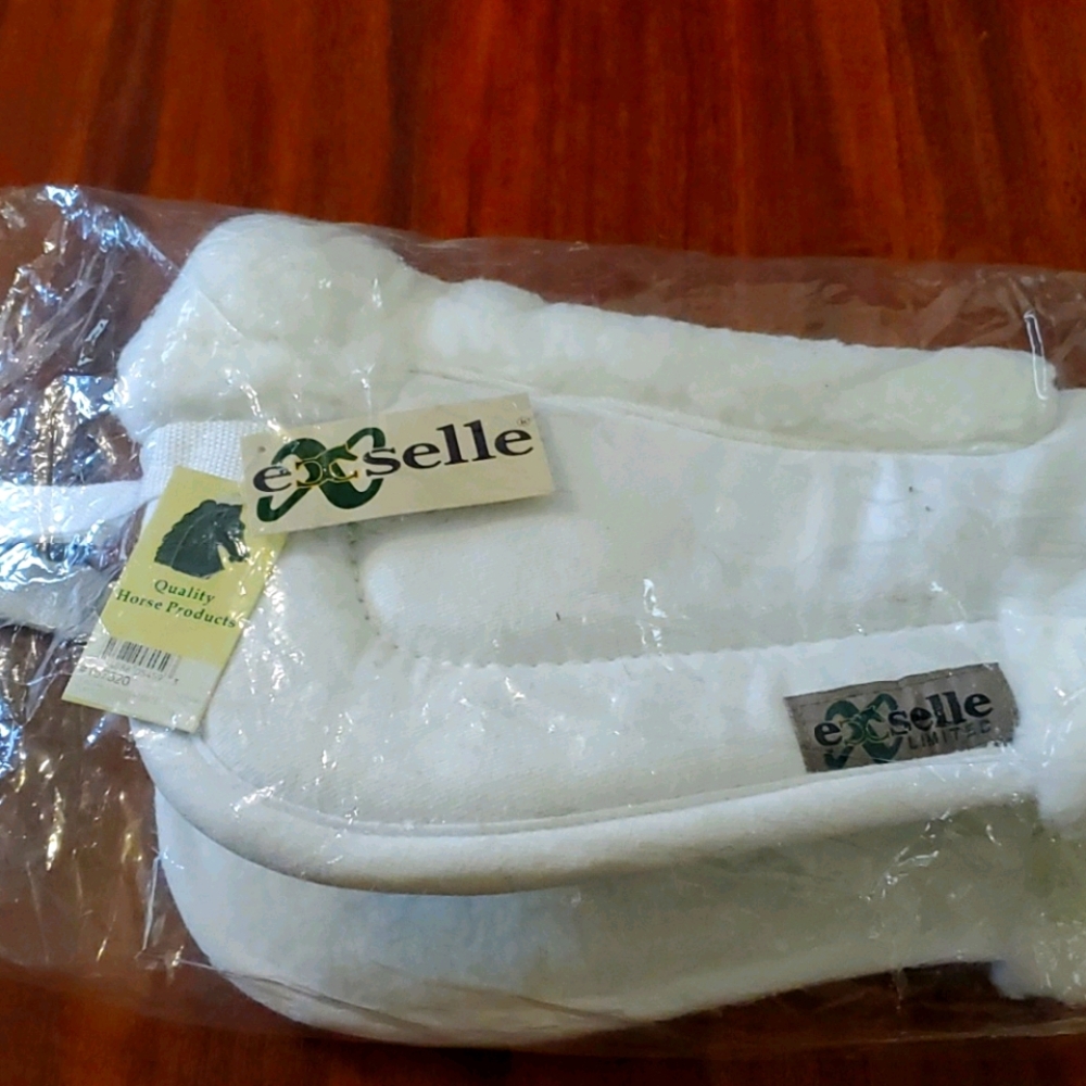 Exselle white half pad